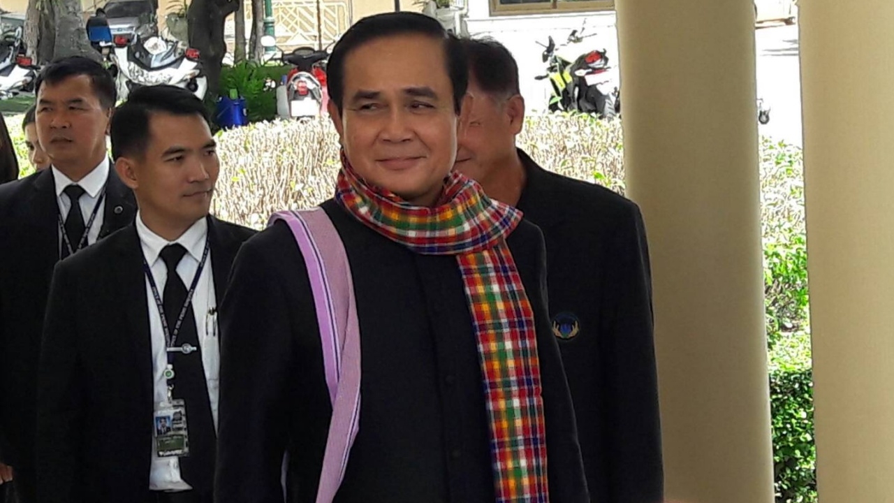 'บิ๊กตู่' ถาม 'มันมาไงวะ' หลังสื่อถาม 'เทือก' เชียร์นั่งนายกฯ หลัง ลต.