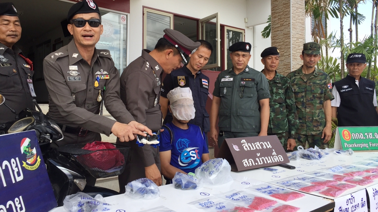 หนุ่มไทยรับจ้างคนลาว ขนยาบ้าหมื่นเม็ด เขียนรหัสลับที่ถุงกระจายของ
