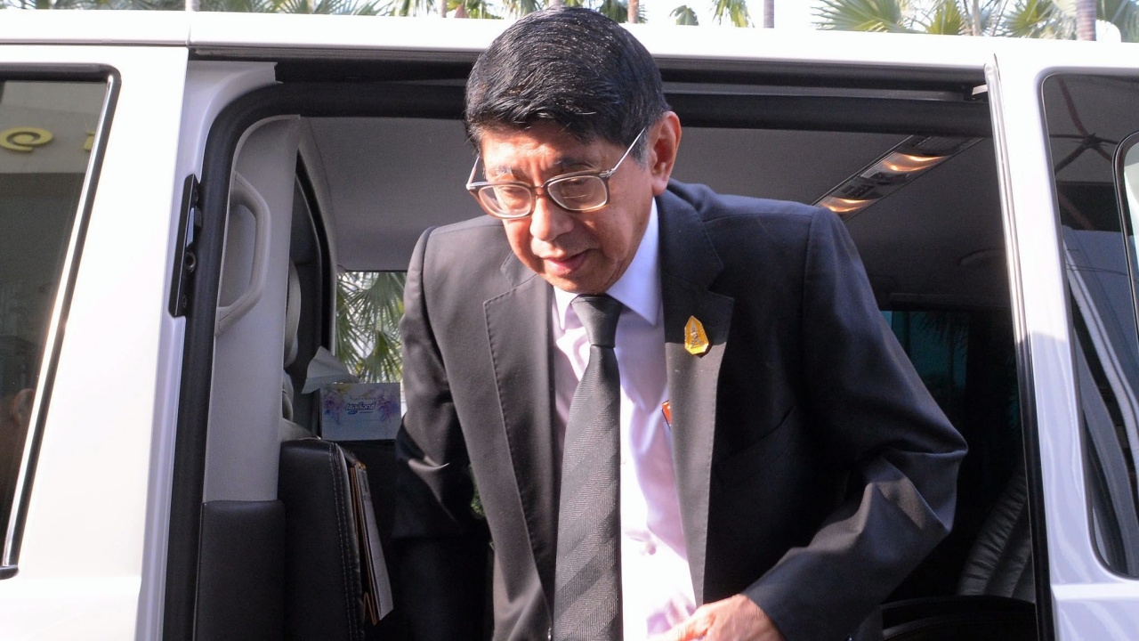 พบ 8 รมต.เสี่ยงขาดคุณสมบัติ มีเพียงวิษณุ รอด