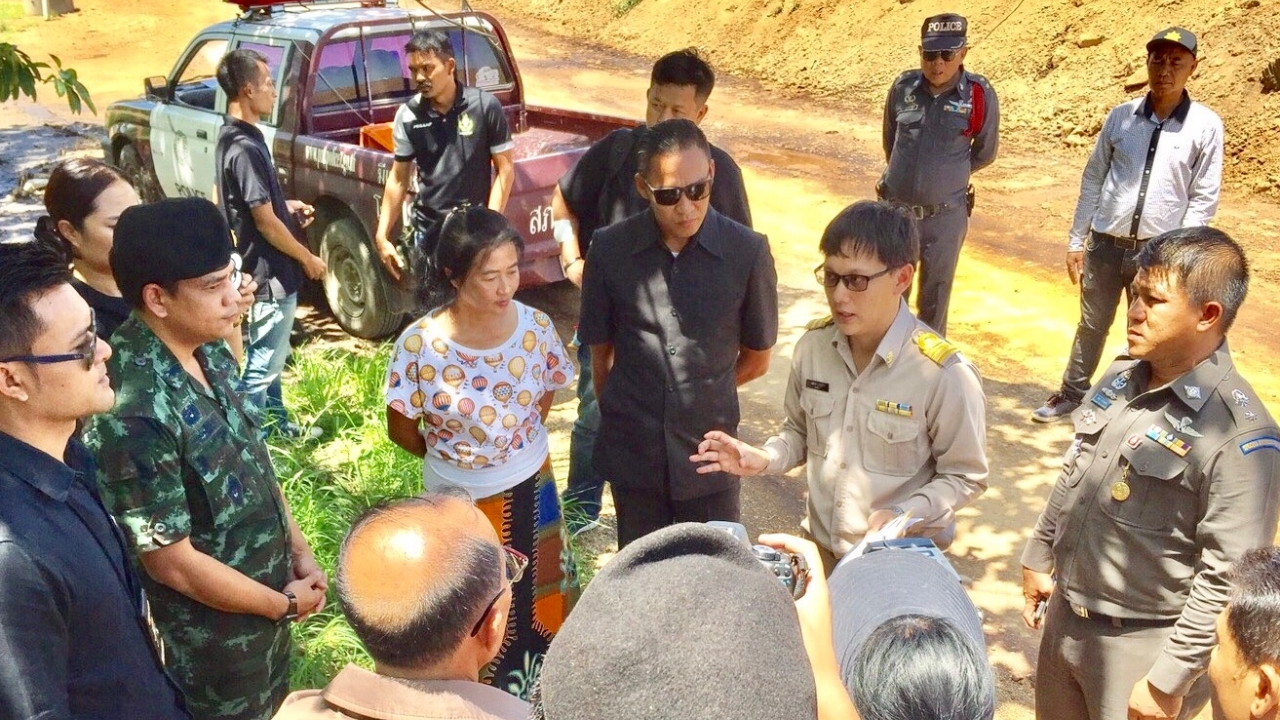 ทหาร-อุตสาหกรรม ตรวจสอบบ่อทรายพนมทวน หลังมีการลอบดูดทำถนนพัง