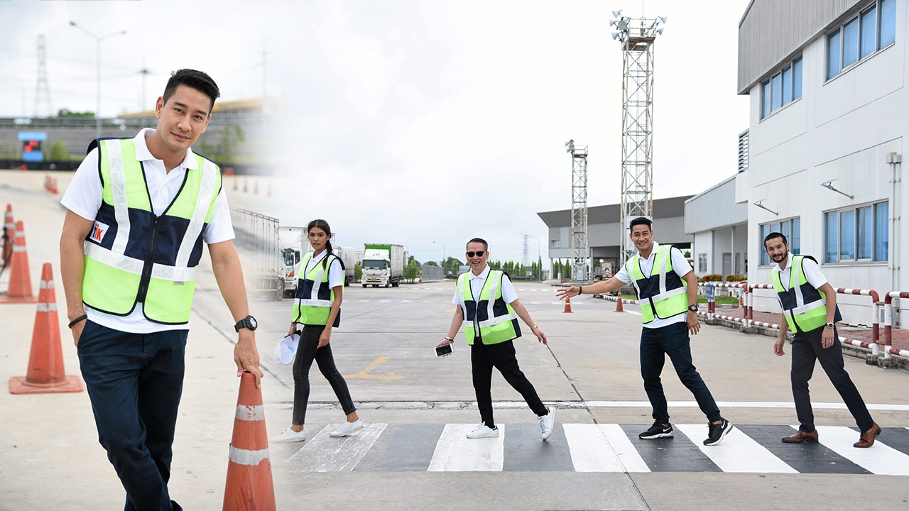 “ป้อง-แนท-นิว” เรียนรู้ขับขี่ปลอดภัย