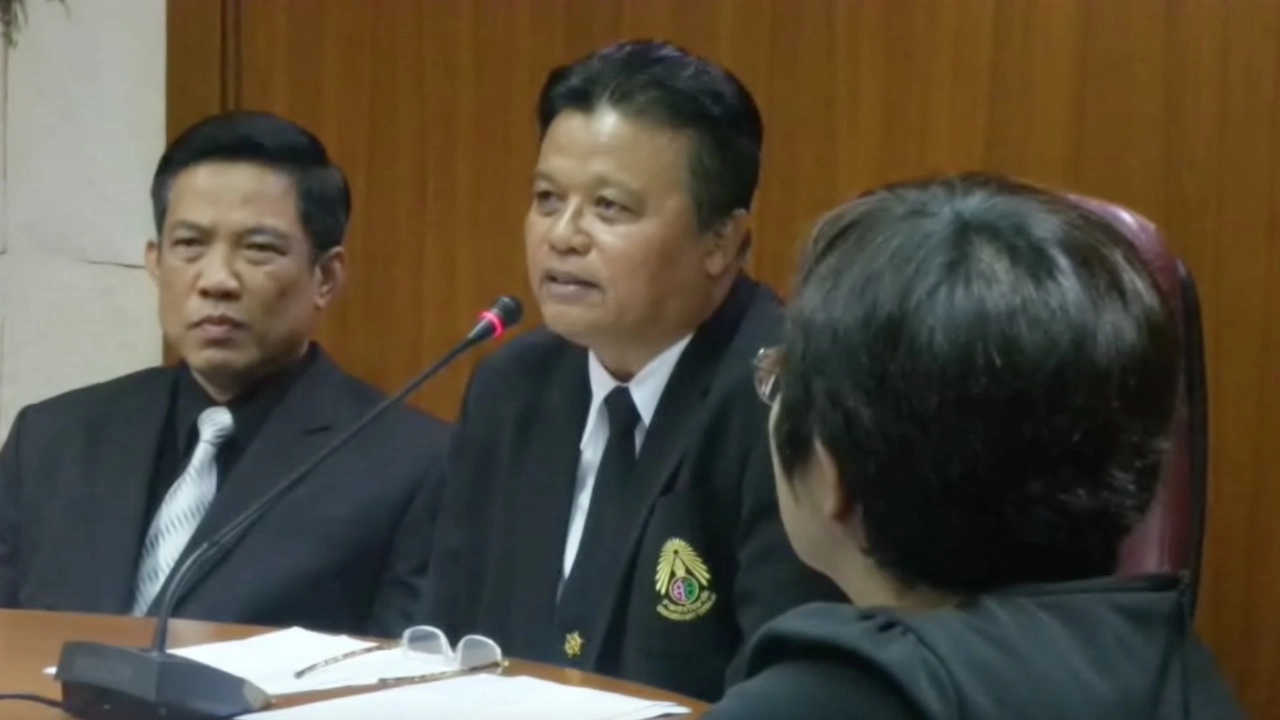 ผอ.โรงเรียนสามเสนฯ แถลงโต้รับแป๊ะเจี๊ยะ เชื่อตัดต่อคลิปทำให้เสียชื่อ