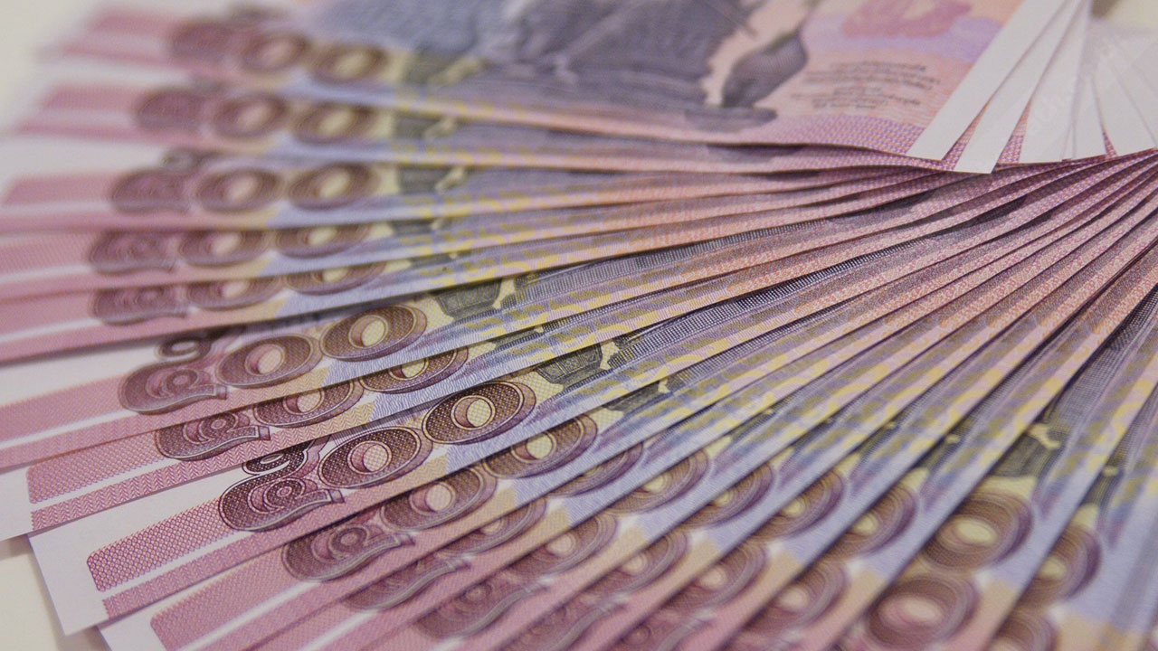 ลดดอกเบี้ยรายย่อย 0.5% “อภิศักดิ์”แผลงฤทธิ์แบงก์กัดฟันกลืนเลือด