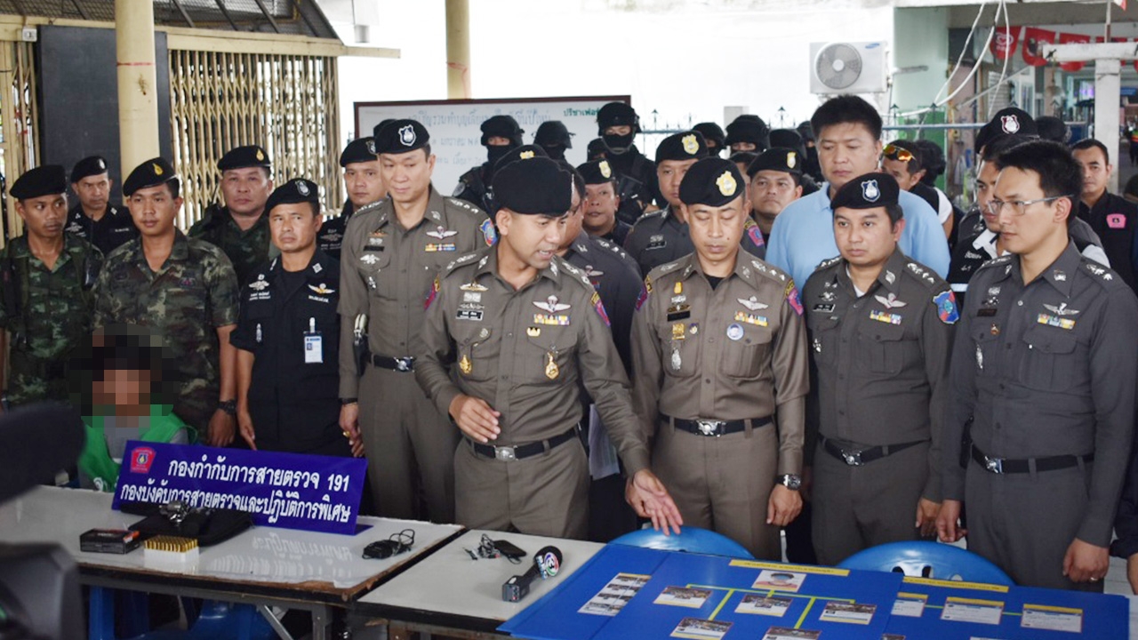 191 เข้มอาชญากรรม บุกค้นอีกแฟลตดินแดง-โชว์รวบ 3 แอดมิน เปิดเพจชวนแว้น
