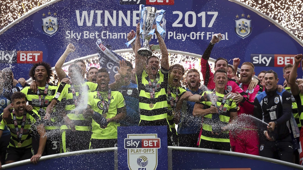 โคตรดราม่า! ฮัดเดอร์สฟิลด์ พลิกดับโทษเรดดิง 4-3 เลื่อนชั้นพรีเมียร์ลีก