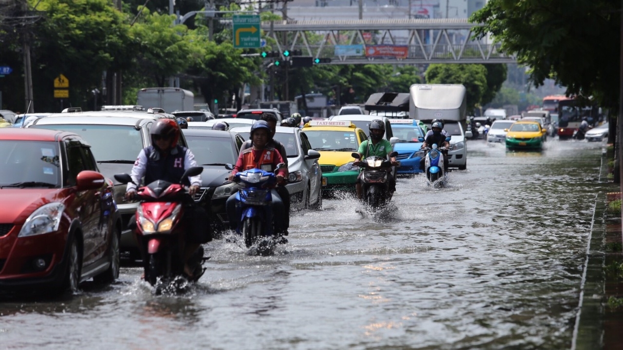 คนกรุงรับศึกหนักอีก! อธิบดีอุตุฯ ยัน คืนนี้ฝนถล่มกลางดึกยาวถึงเช้า