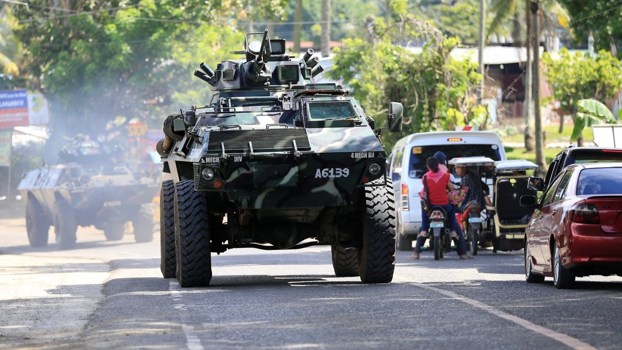 เหยื่อเหตุยึดเมืองปินส์พุ่ง 21 ศพ คนนับหมื่นอพยพ-ตำรวจโดนฆ่าตัดคอ