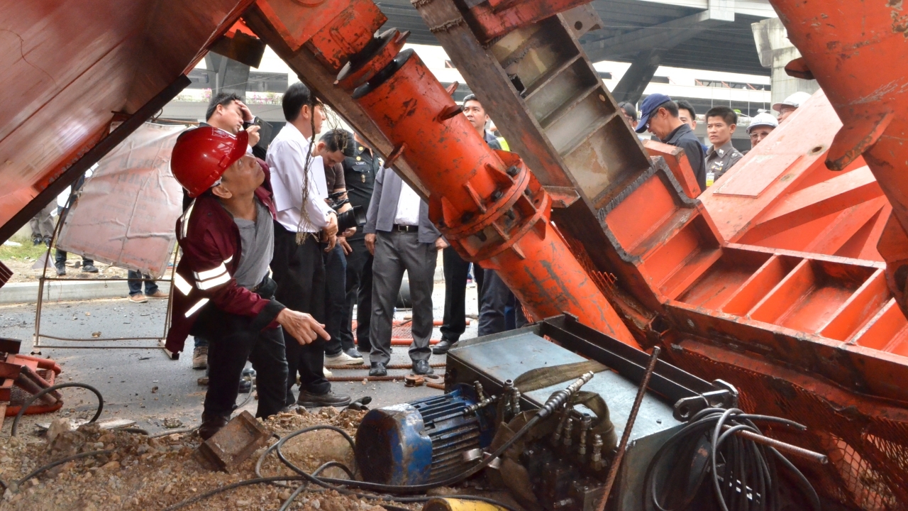 คานรถไฟฟ้าสีแดงร่วง คาดตัวยึดตอม่อขาด จ่อเชือดอาญา เกิดเหตุซ้ำ 6 ครั้ง