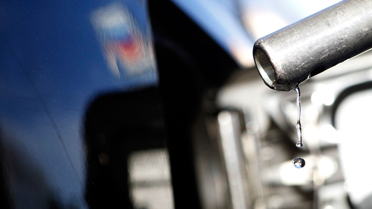 ปตท.-บางจาก ลดราคาน้ำมันทุกชนิดลง 30 สต. ยกเว้น E85