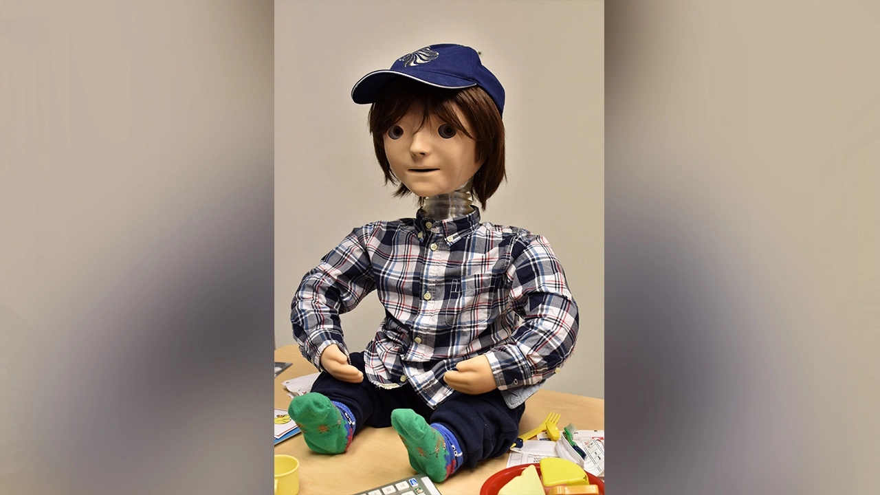 แคสปาร์เพื่อนหุ่นยนต์ของเด็กออทิสติก