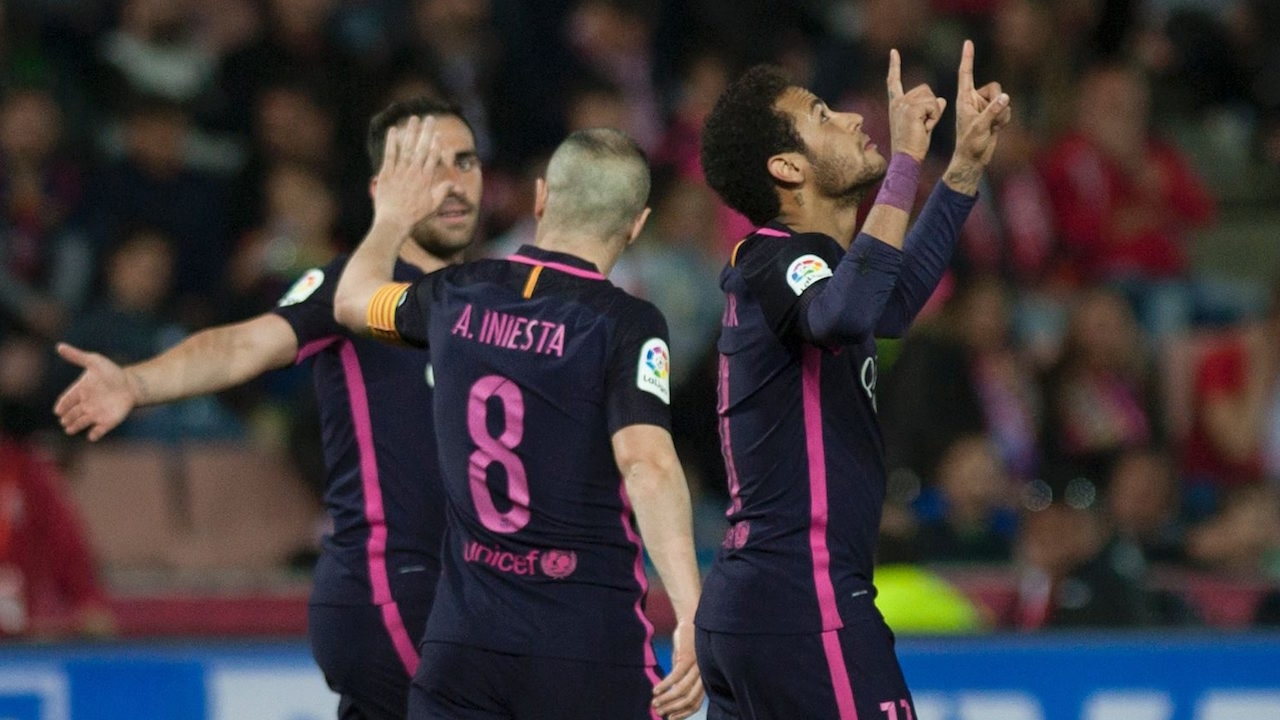 'เนย์มาร์' ซัดกรานาดา ผงาดชาวแซมบ้าราย 3 ยิงให้บาร์ซาครบ 100 ลูก