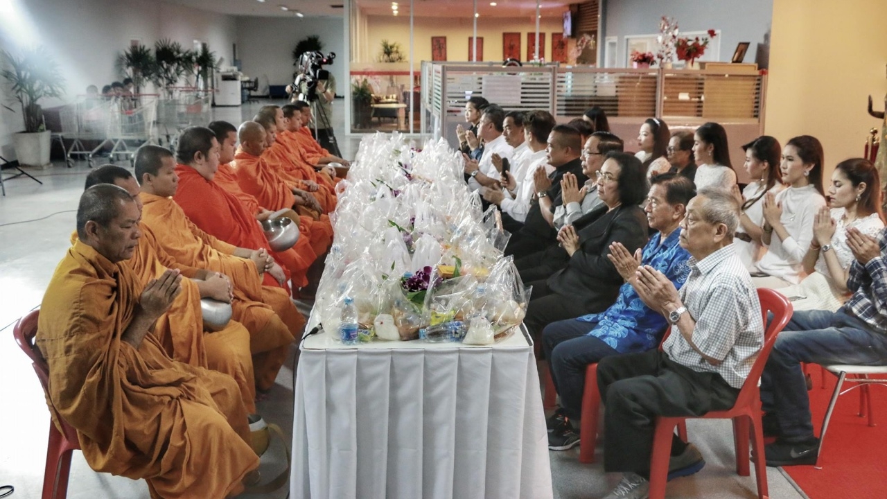 นปช.ทำบุญอุทิศส่วนกุศลให้วีรชน เหตุสลายชุมนุม 10 เม.ย. ปี 53