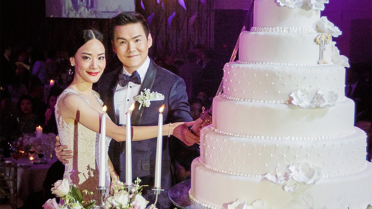 สองนักธุรกิจพบรักระหว่างเรียน ฉลองวิวาห์ยิ่งใหญ่รับปีระกา