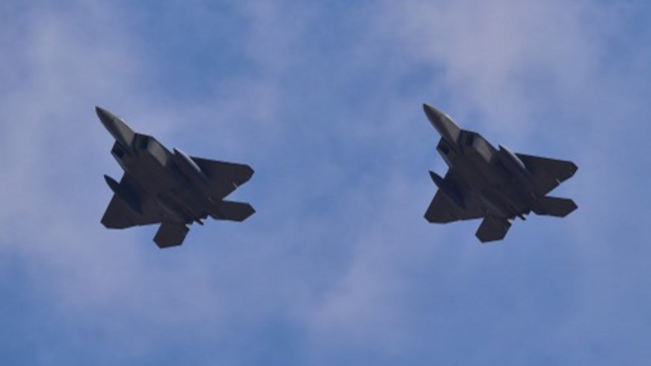 เพนตากอนยัน ส่ง F-22 สกัดบินทิ้งระเบิดรัสเซียบนฟ้านอกฝั่งอะแลสกา