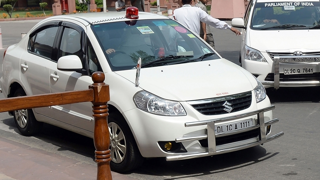 ไม่มีอภิสิทธิ์! อินเดียสั่งเข้มรถขรก. ห้ามติดหวอขอทางทำจราจรวุ่นวาย