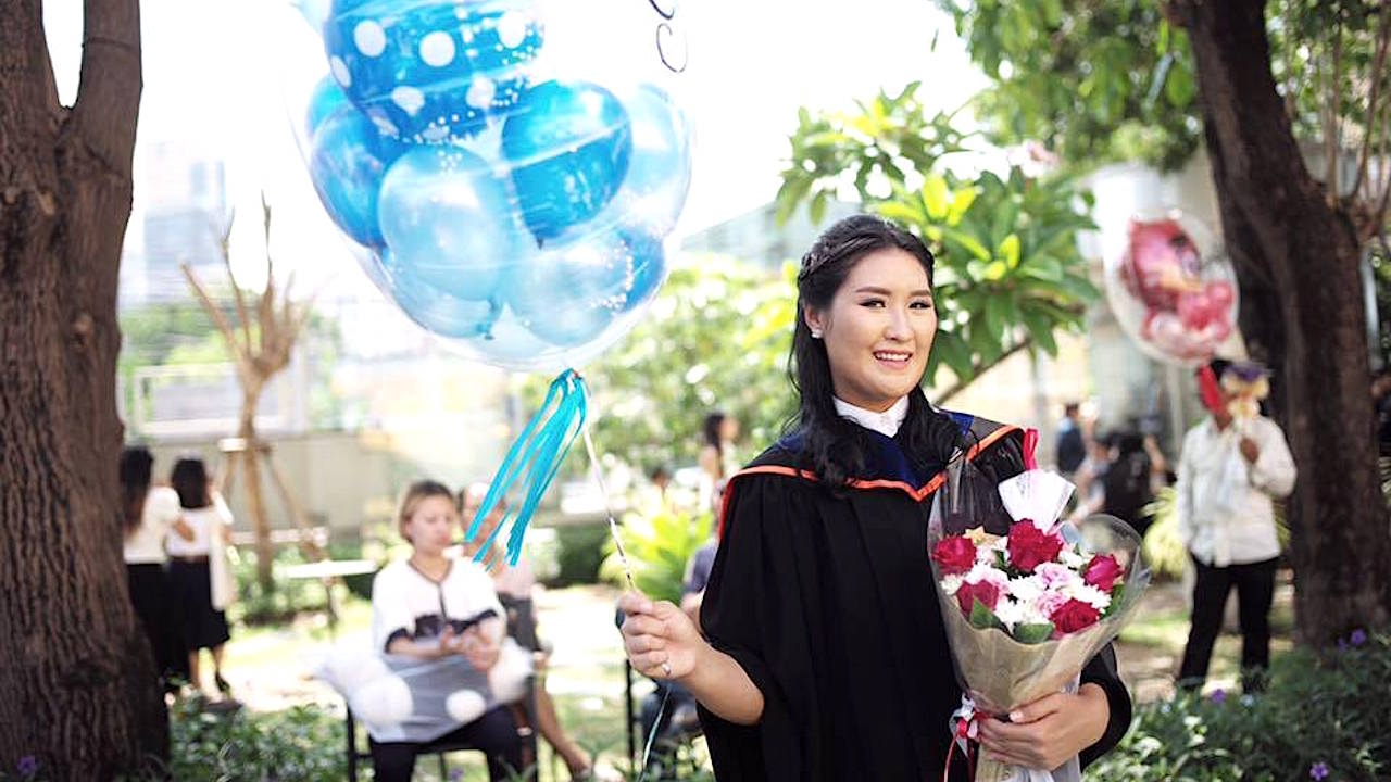 ยินดีด้วย! 'น้องนก' รับปริญญานิเทศศาสตร์ ม.กรุงเทพ