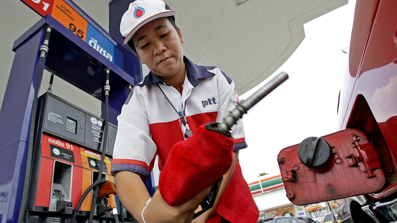 ข่าวดี !! ปตท.-บางจาก ลดราคาน้ำมันเบนซินลง 30 สต. ดีเซล 40 สต.