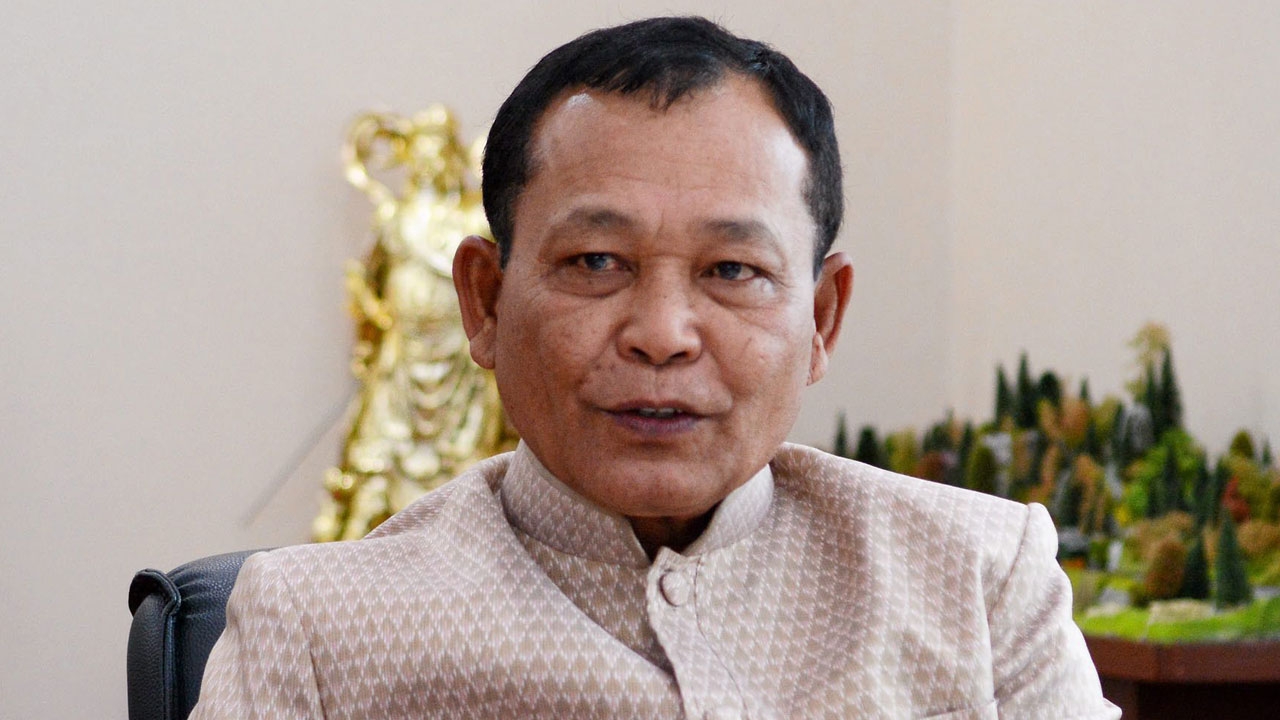 "ดาว์พงษ์" ปัดตอบเรียนฟรี 12 ปี-ขอวิเคราะห์ก่อน