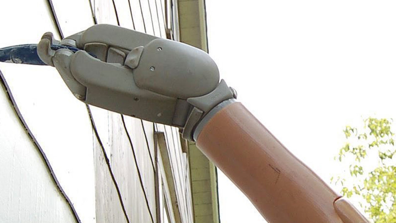 ประดิษฐ์แขนกล มนุษย์เป็น “นารายณ์ 4  กร”