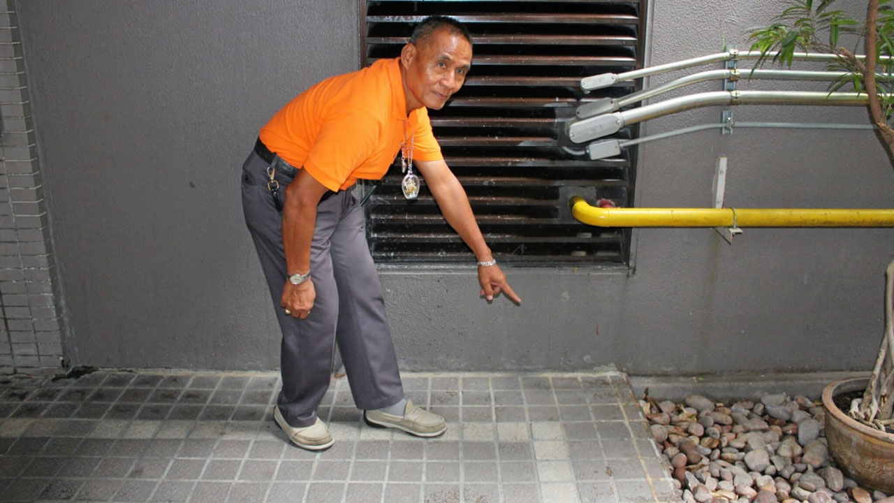  ตร.บางรัก จัดชุดไล่ล่าไอ้โหด! ทุบหัวชิงทรัพย์ลูกสาวอดีต รมช.ศธ.