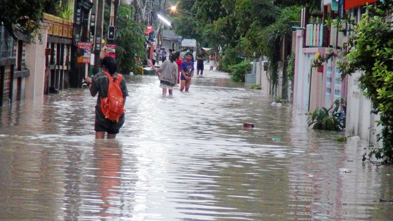 ปภ.เฝ้าระวัง 24 ชม. รับมือ ภาคกลาง-อีสาน ฝนตกหนัก