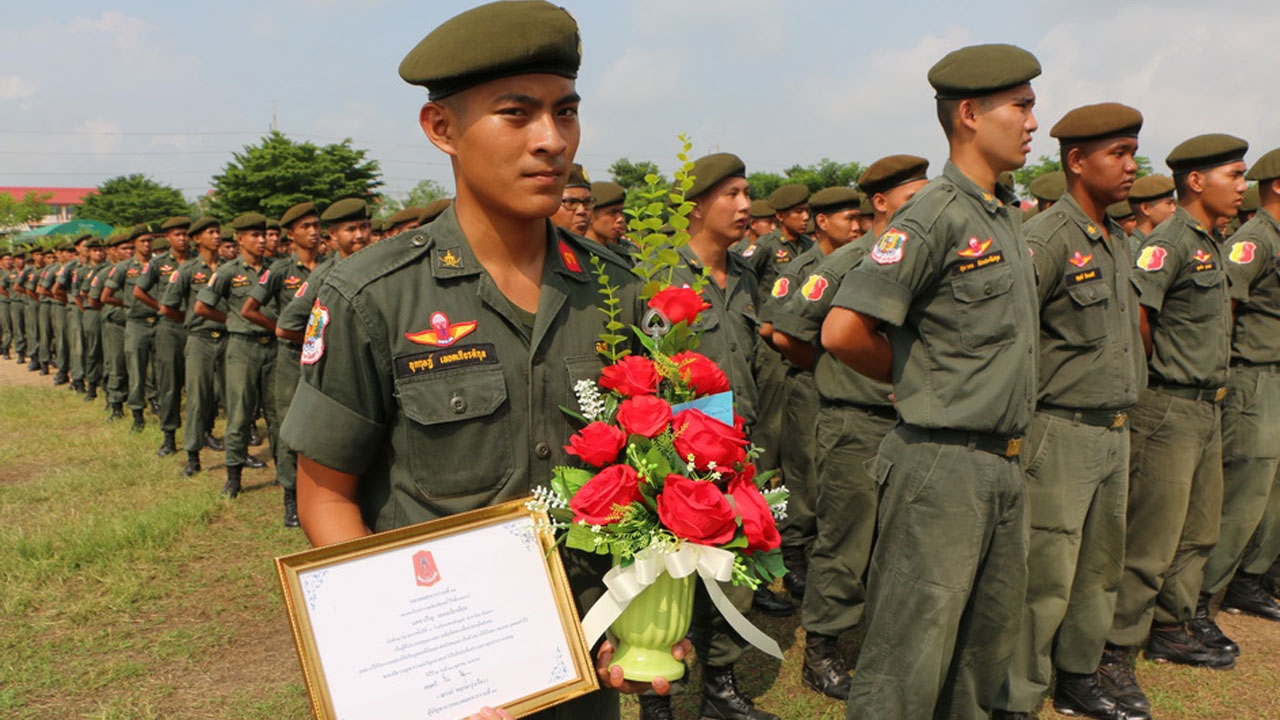 กองพลทหารราบที่ 11 มอบประกาศเกียรติคุณ นศท.ฮีโร่ ช่วยแหวกทางให้รถ รพ.