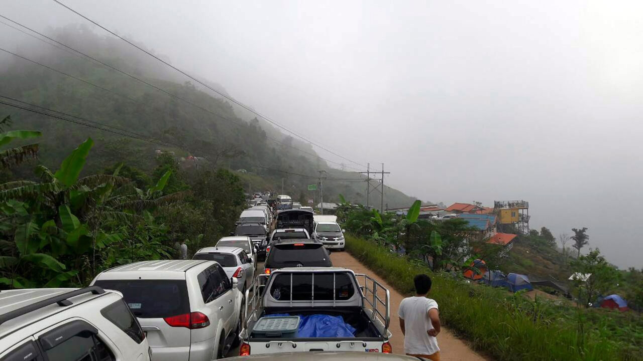 แห่เที่ยวภูทับเบิก รถติดหนึบ 30 กม. คาดสะพัดพันล้าน