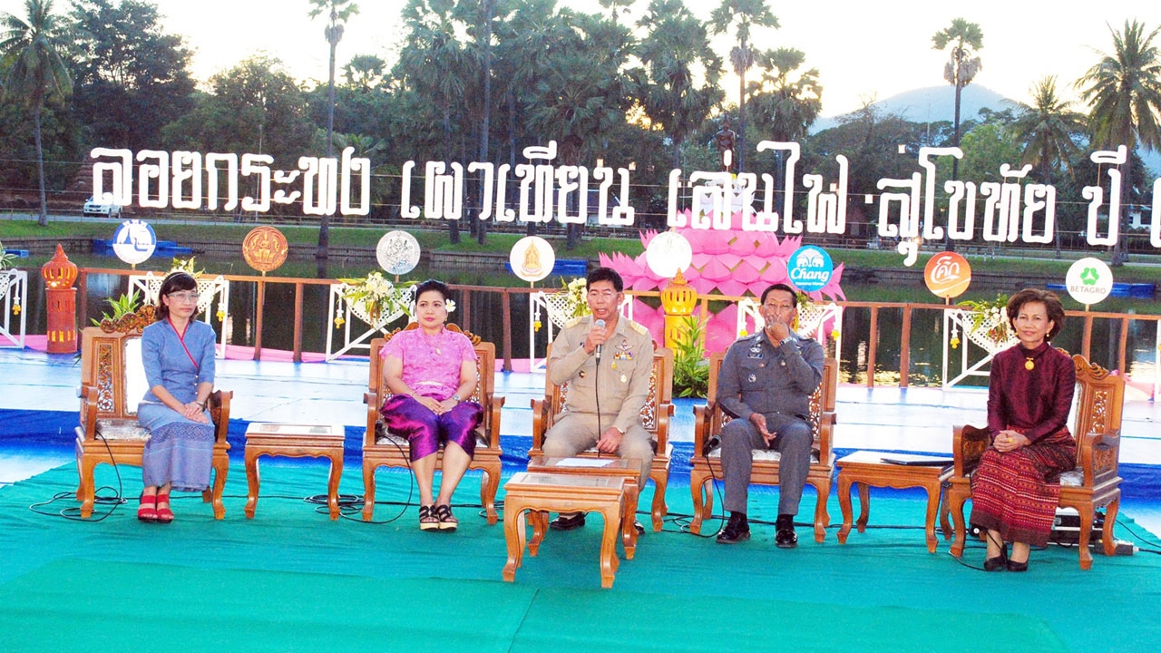 'ไม่ธรรมดา'ลอยกระทงเผาเทียนเล่นไฟ"สุโขทัย"ยิ่งใหญ่อลังการ