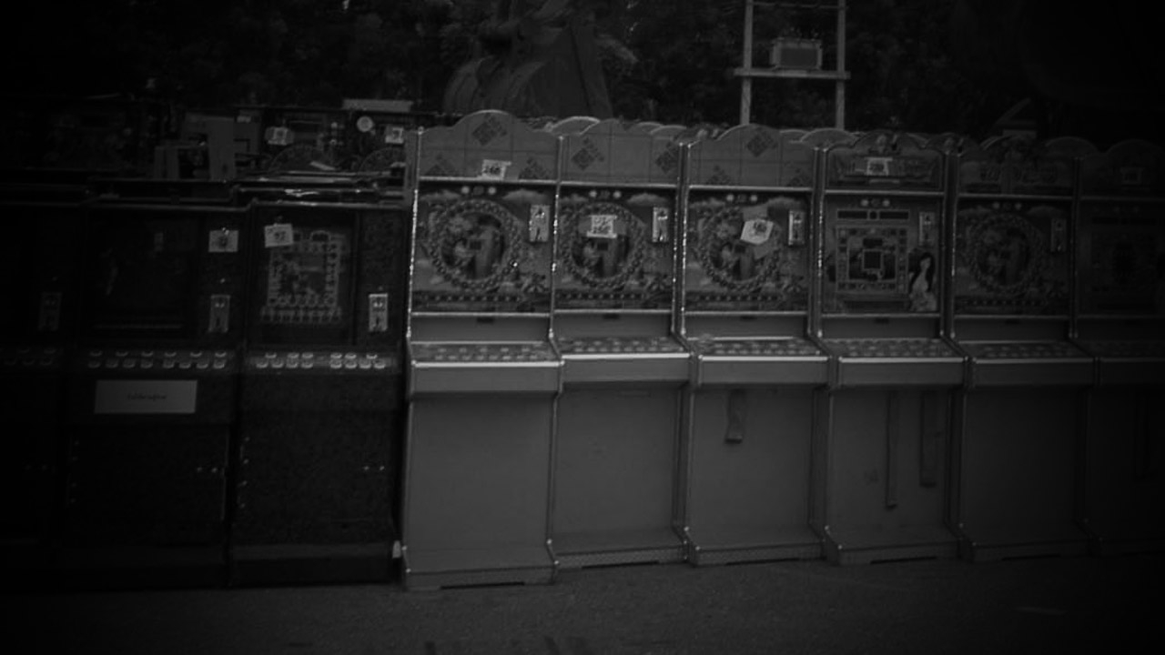 ตร.บุกจับตู้เกมพนัน ห้างดังกลางเมืองพัทยา