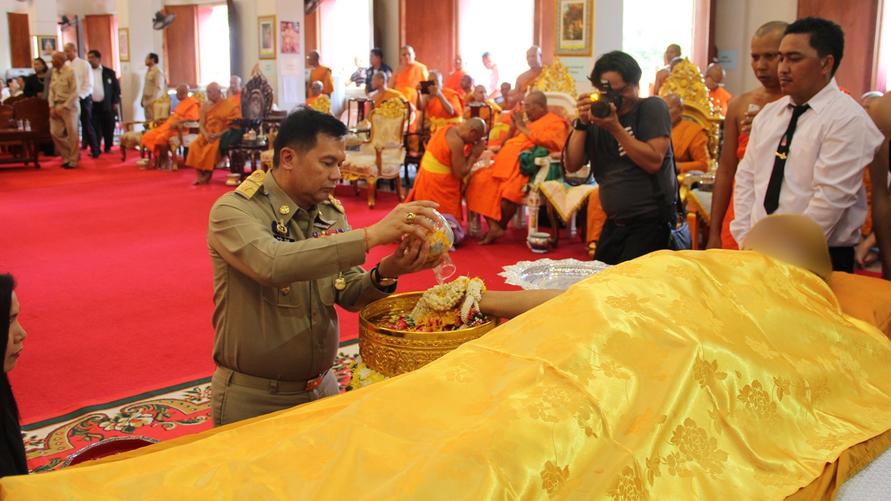 ผลตรวจศพเจ้าคณะ อ.เมืองสุราษฎร์  ไม่พบร่องรอยทำร้าย ตร.ยังเชื่อฆ่าตัวตาย