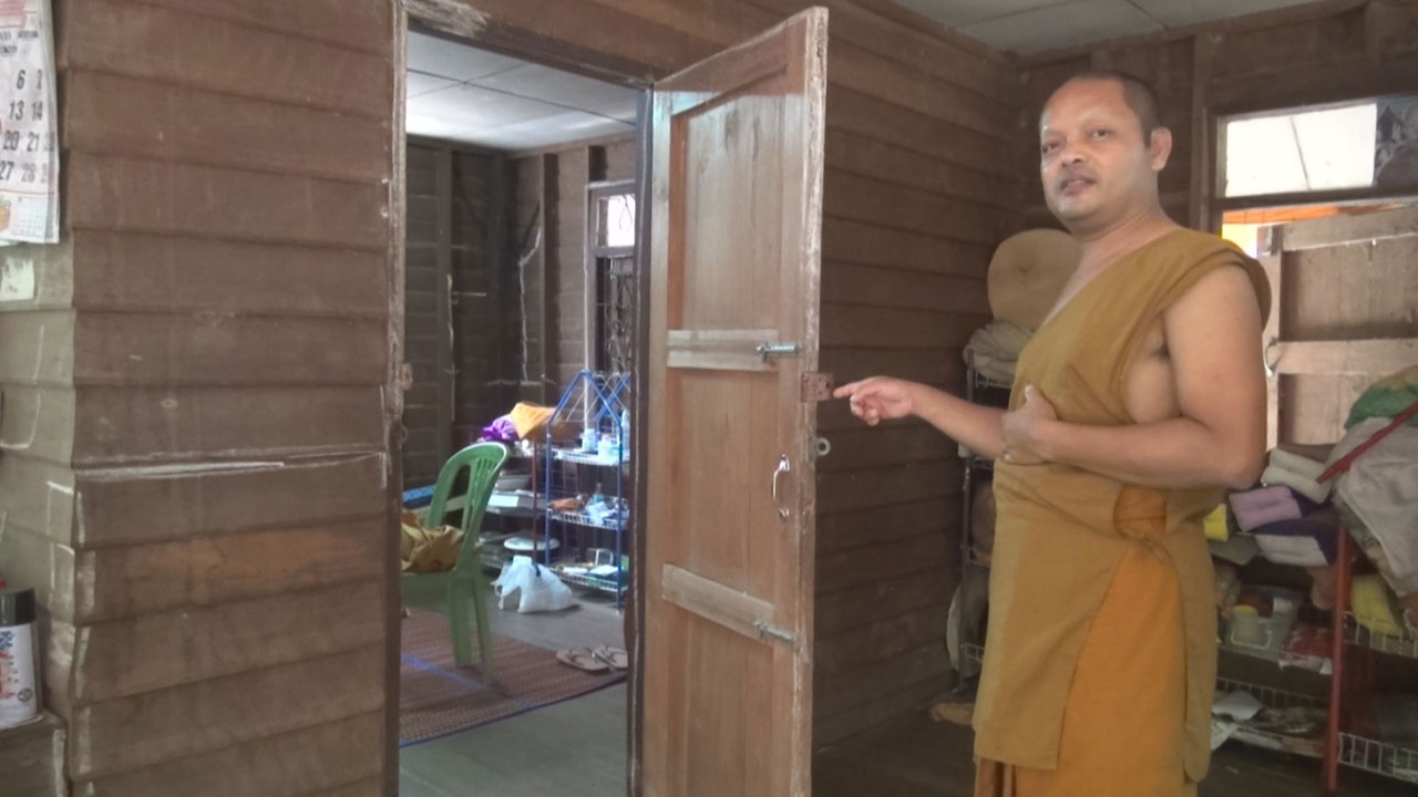 โจรเท้าเปล่าย่องงัดกุฏิพระวัดป่า ฉกทรัพย์สิน คาด คนคุ้นเคย