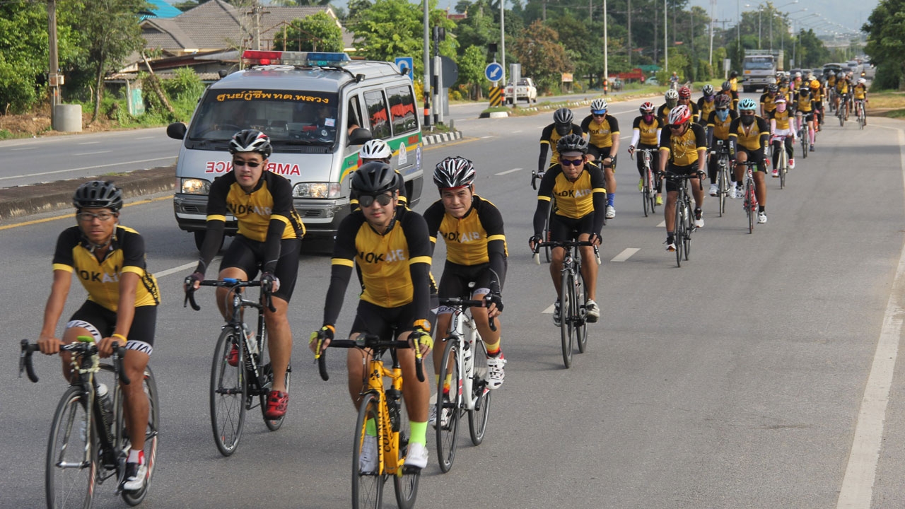 พลังประชาชน ปั่นรวมใจเหนือสุดใต้ สมทบทุนสนับสนุนโรงเรียนพระดาบส