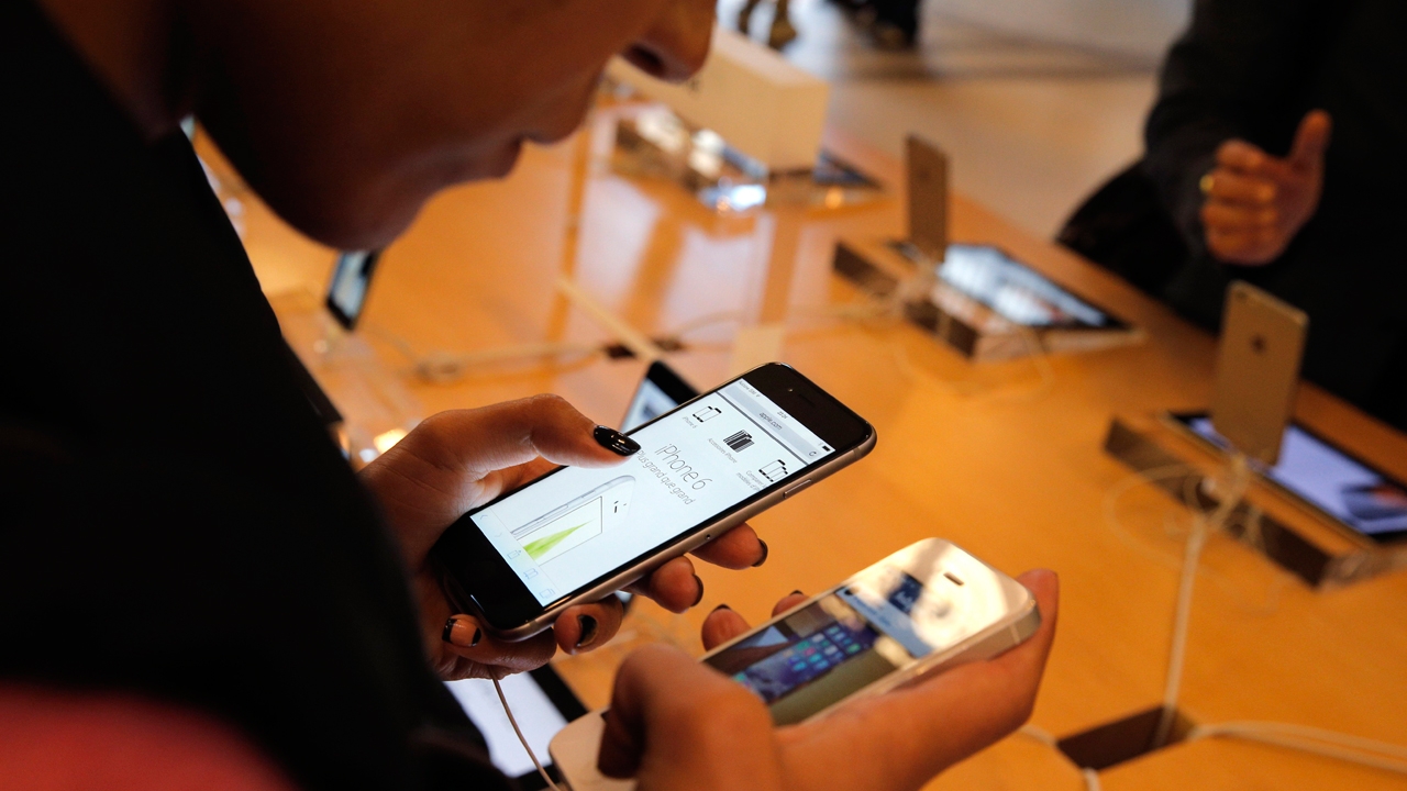 โธ่! รู้ไหมต้องทำงานหาเงินกี่วัน กว่าจะได้เป็นเจ้าของ 'ไอโฟน 6' ซักเครื่อง