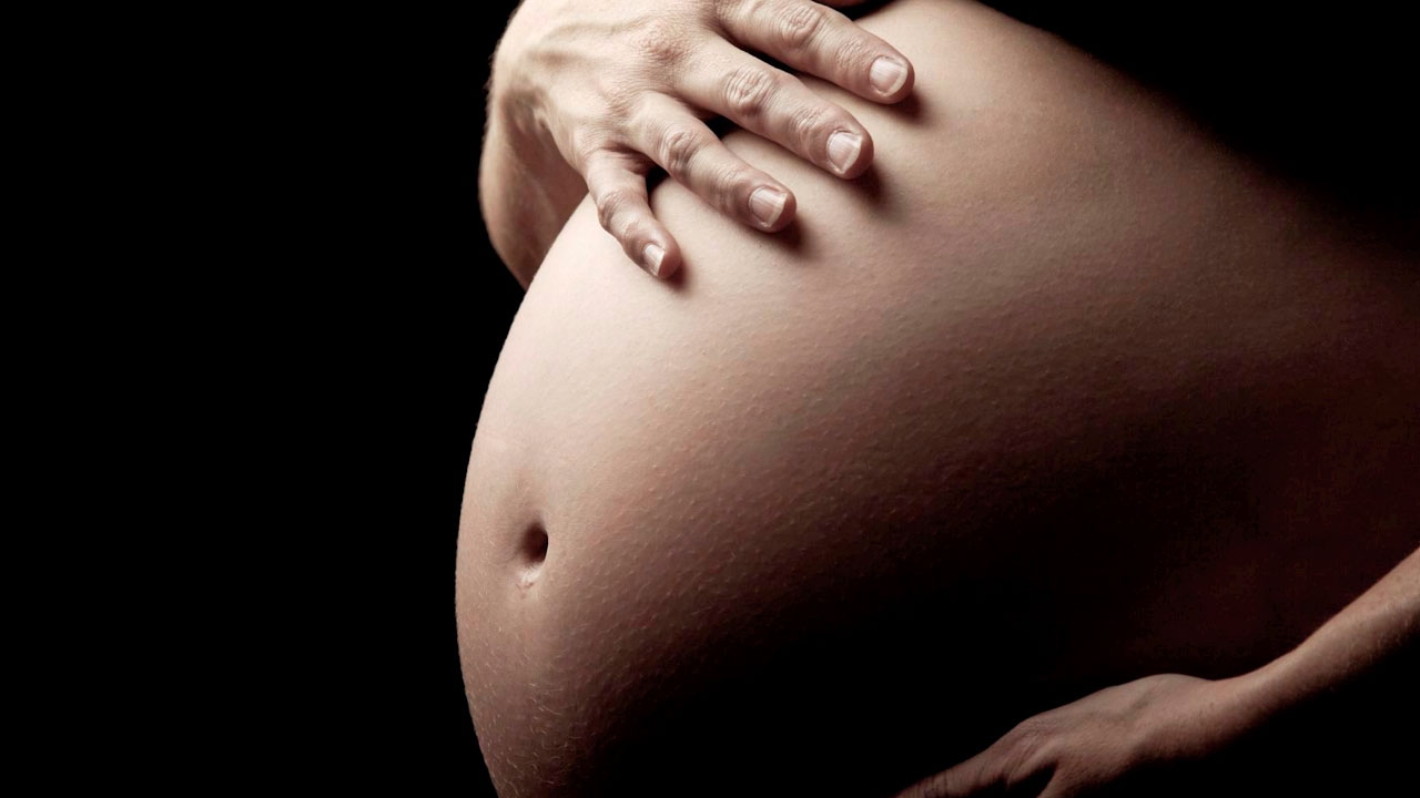 สาวท้องแก่ 9 เดือน ผูกคอตายทั้งกลมคาบ้านพักราชบุรี