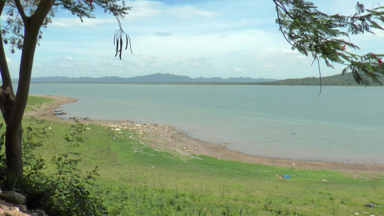 ลำตะคองแห้งผาก! เทศบาลกุดจิก โคราช เหลือน้ำทำประปาอีกแค่ 1 วัน