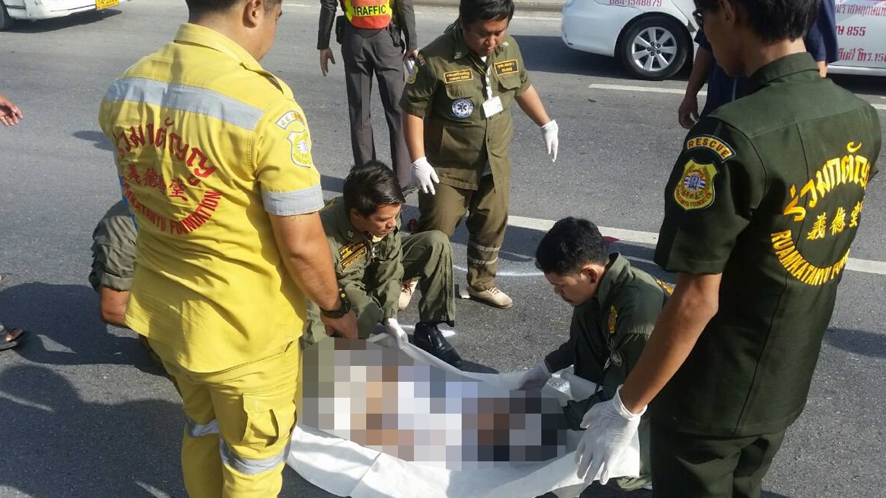 แม่อุ้มลูกน้อยไปหาหมอ รีบข้ามถนนรถชนดับ สลดซ้ำ รพ.ปฏิเสธ   