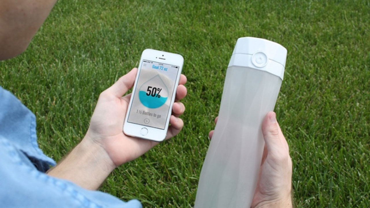 ไม่ต้องกลัวขาดน้ำ! เผยโฉม 'ขวดอัจฉริยะ' คำนวณปริมาณ-เตือนดื่มตลอดวัน