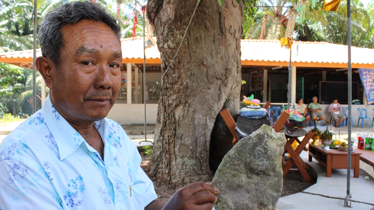 ชาวชุมพร ตื่น! แห่บูชาขอโชคลาภ เรือตะเคียนทอง อายุหลายร้อยปี 