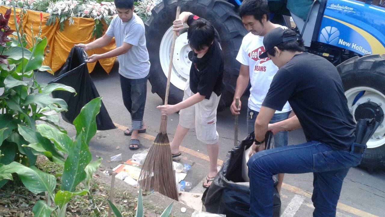 เดินขึ้นดอยสุเทพ ทำขยะทะลัก 40 ตัน ระดม นศ.จิตอาสาทั่วเชียงใหม่ช่วยเก็บ