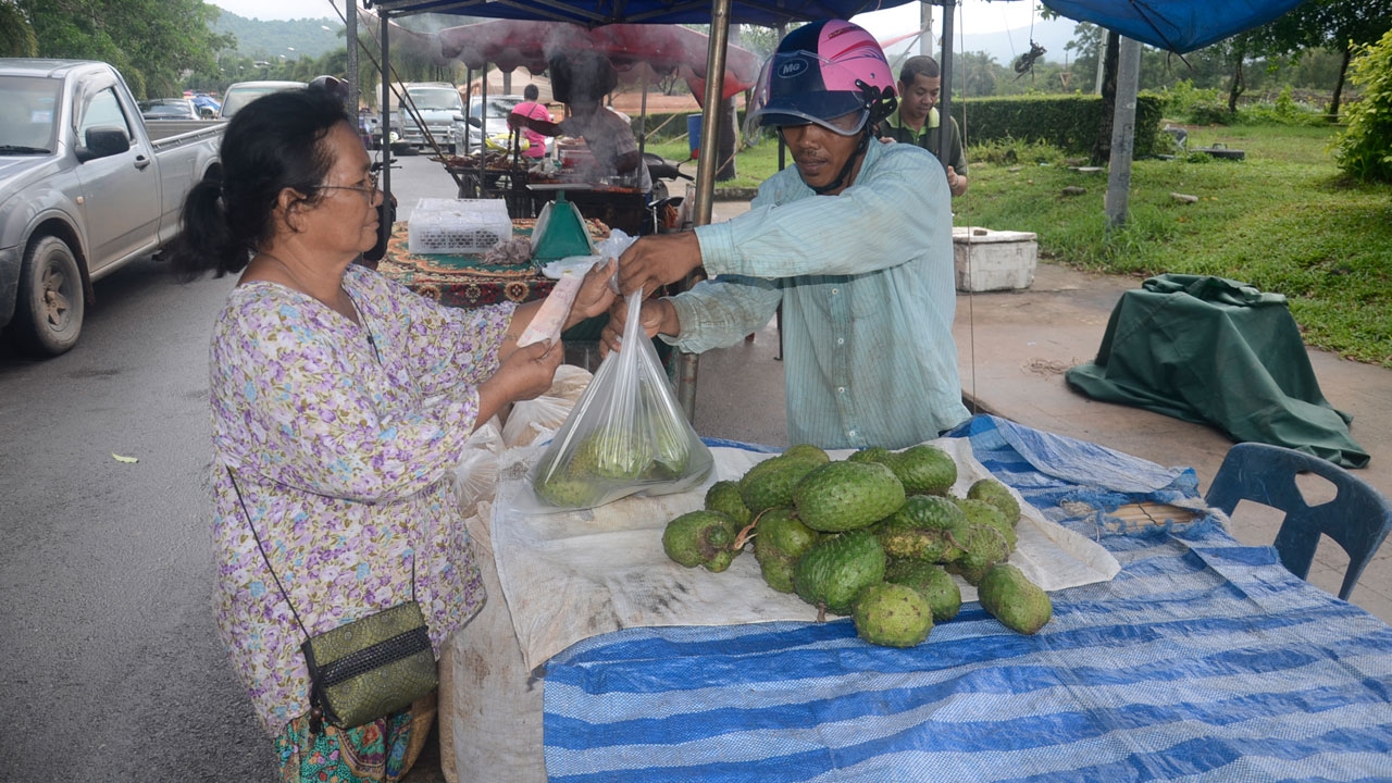 ฮิตกิน ‘ทุเรียนเทศ’ แก้มะเร็ง! เขมรขนขายฝั่งไทย