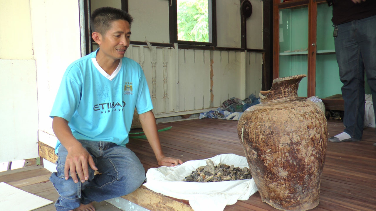 พบไหโบราณพร้อมโครงกระดูกมนุษย์ คาดอายุกว่า 400 ปี