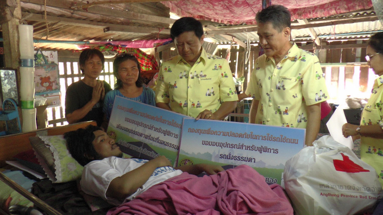 ธารน้ำใจหลั่งไหลช่วย 'หนุ่มพิการ' สู้ชีวิต นอนสานตะกร้า ดูแลแม่ชรา