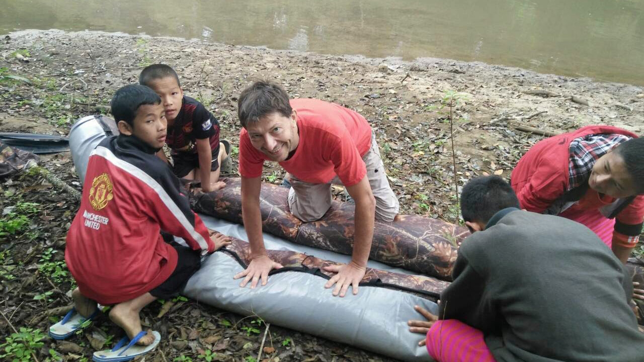 ช่วย'คู่รัก'รัสเซีย เรือจม-หลงป่า!