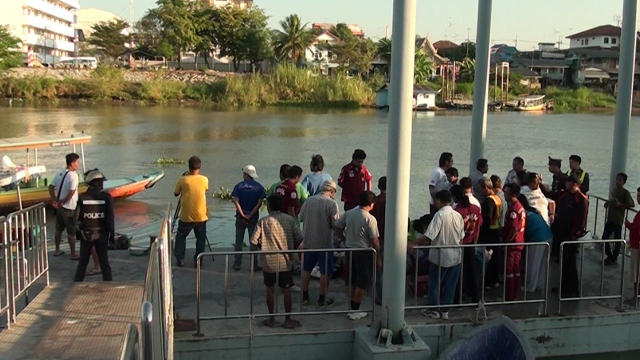 เรือบรรทุกน้ำมันชนเรือข้ามฟากท่าวัดพนัญเชิง ล่มกลางแม่น้ำป่าสัก เจ็บ 4 ราย 