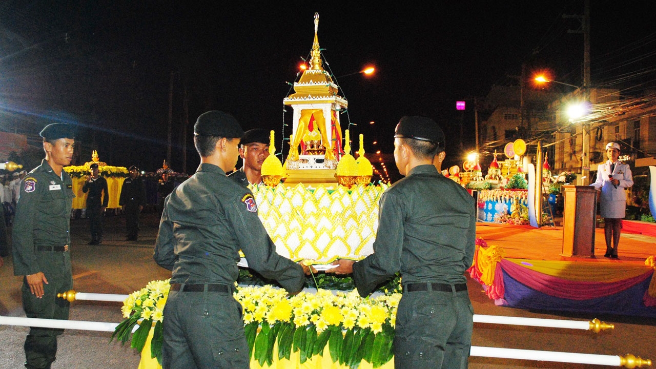 ไฟพระฤกษ์-พระประทีปพระราชทานถึงสุโขทัย ลอยปฐมฤกษ์คืน 25 พ.ย.