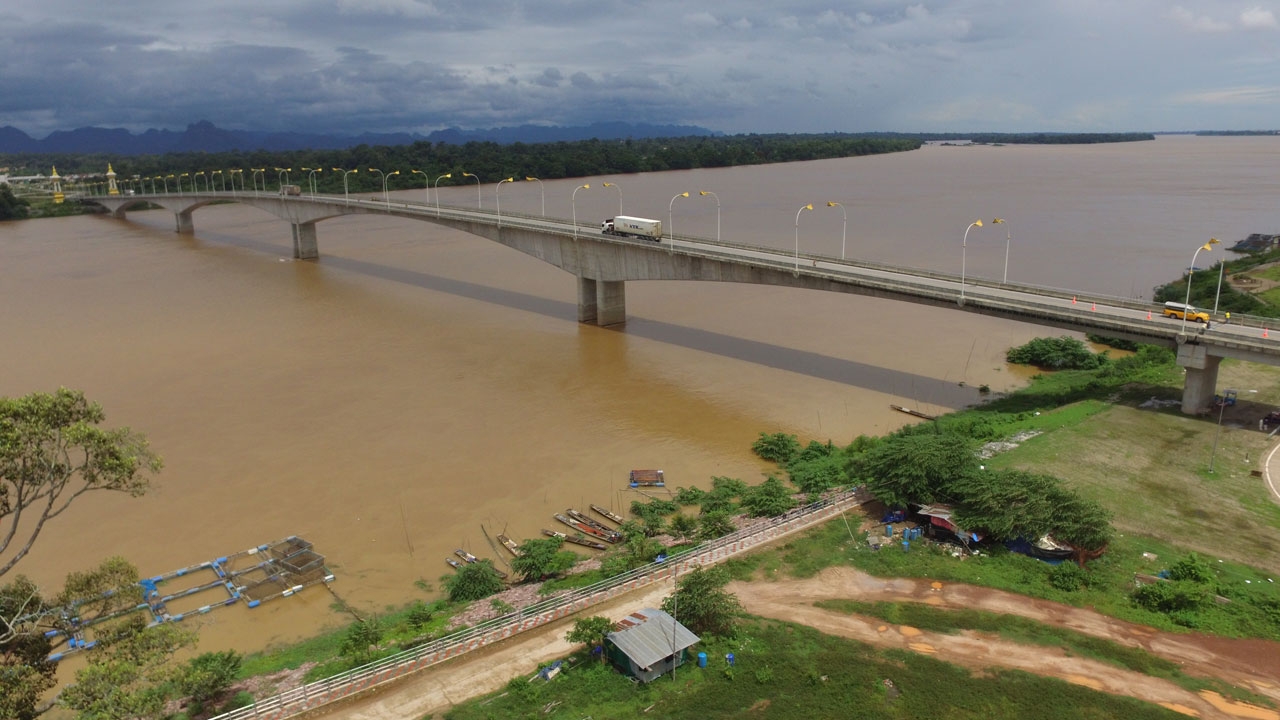 นครพนมน้ำโขงจ่อวิกฤติ แตะ 9 เมตร ปภ.เข้มเดินเรือข้ามฟากไทย-ลาว