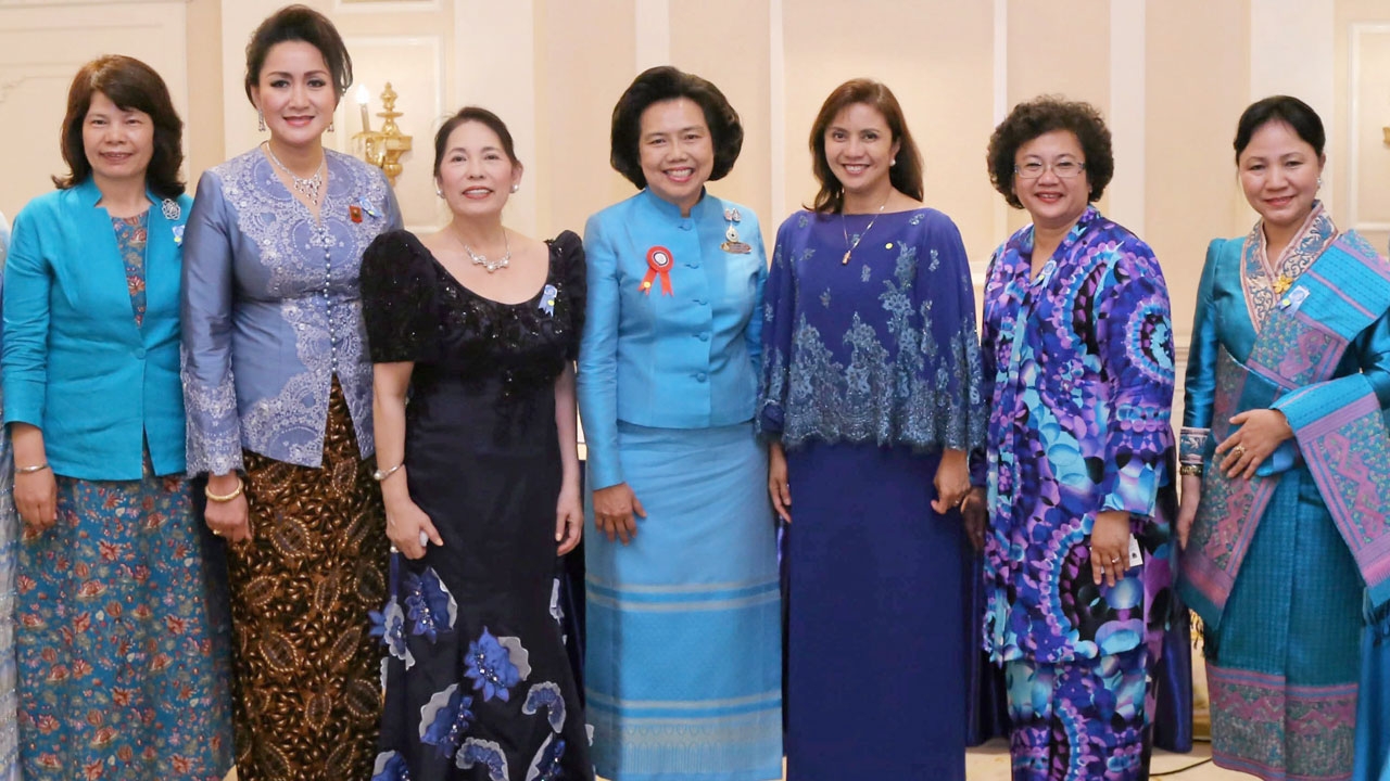 รองปธน.ฟิลิปปินส์เข้ารับพระราชทานรางวัลวันสตรีไทย2559