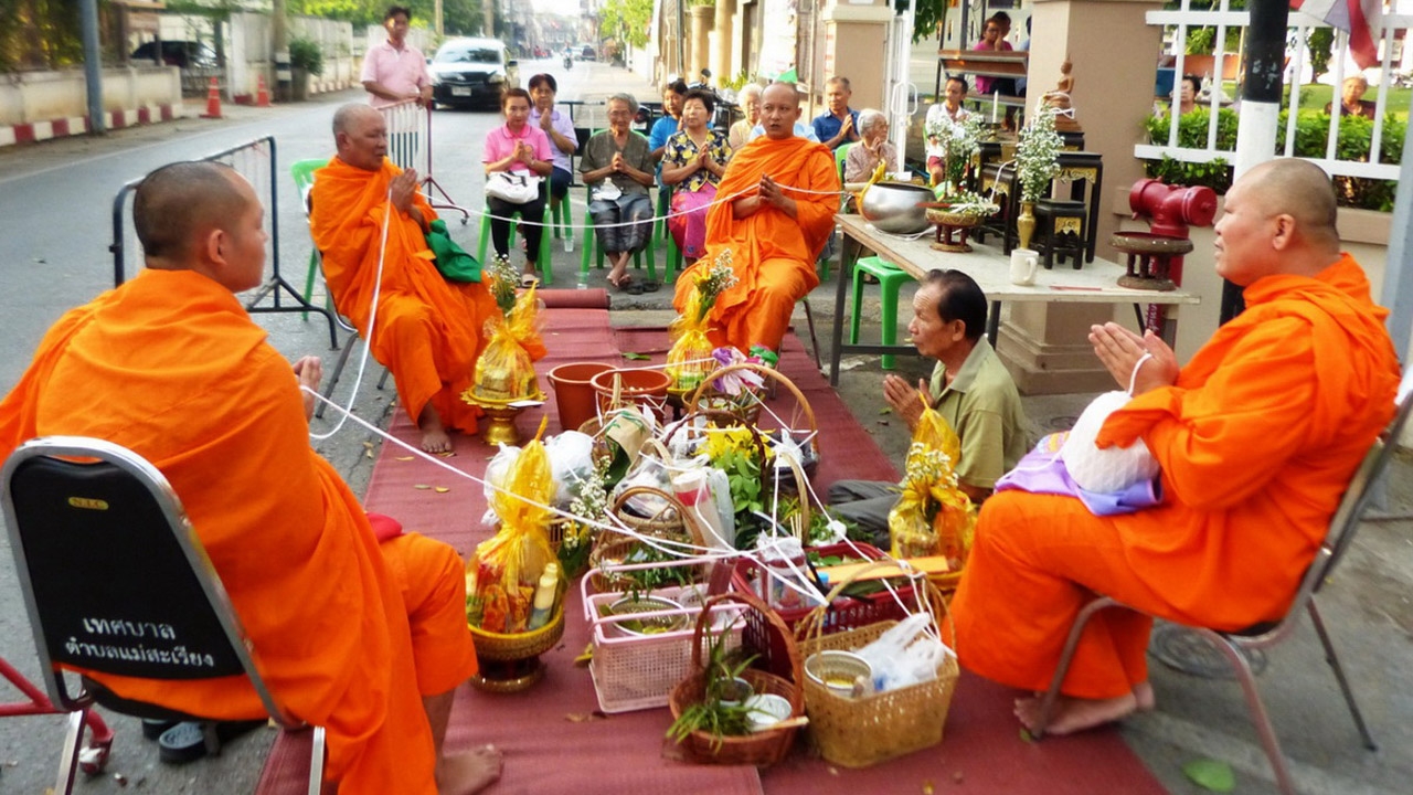 ถอนวิญญาณตามสี่แยก! อ.แม่สะเรียง ทำพิธีสูตรกอง เชื่อเสริมชะตาบ้านเมือง