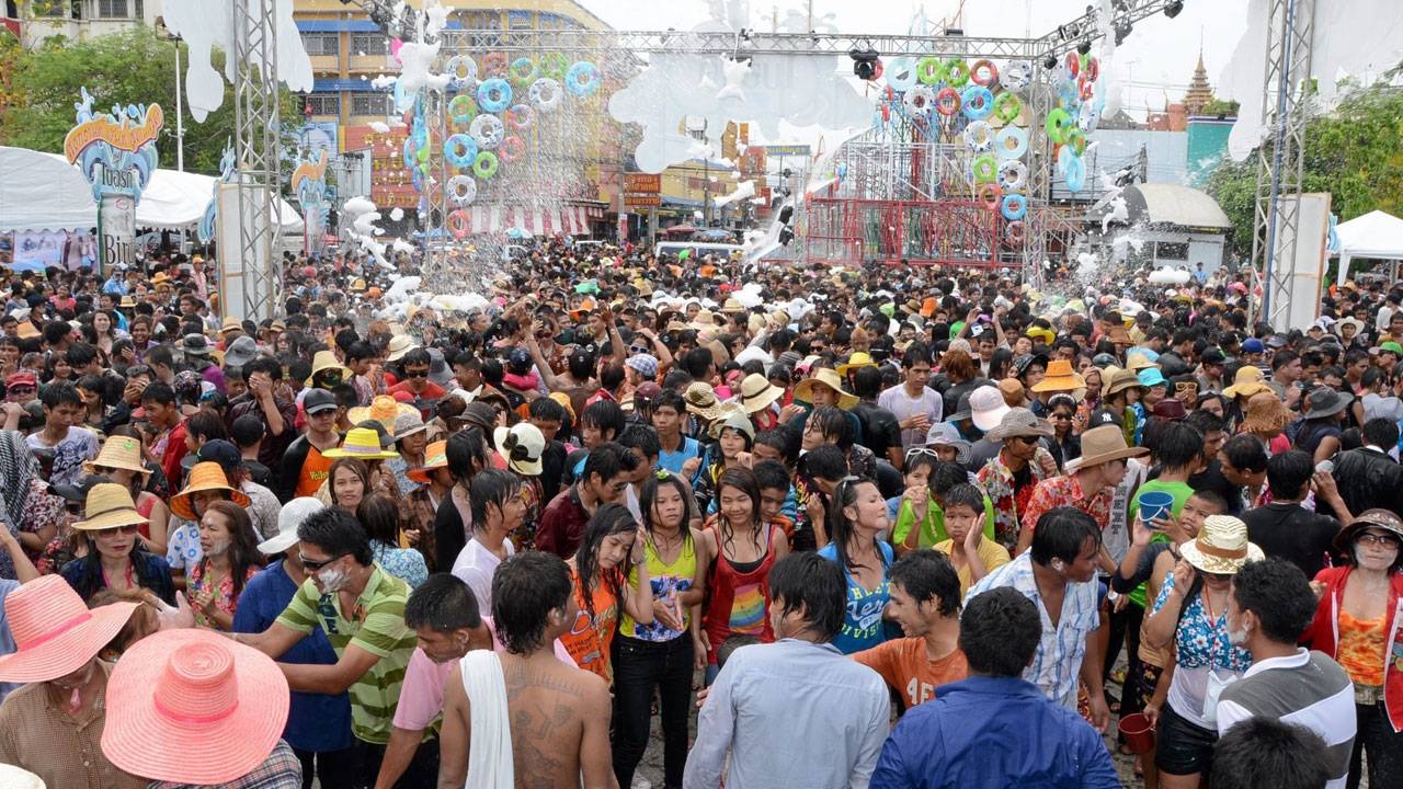 พ่อเมืองโคราช รณรงค์ประหยัดน้ำ เน้น เล่นสงกรานต์ตามประเพณี