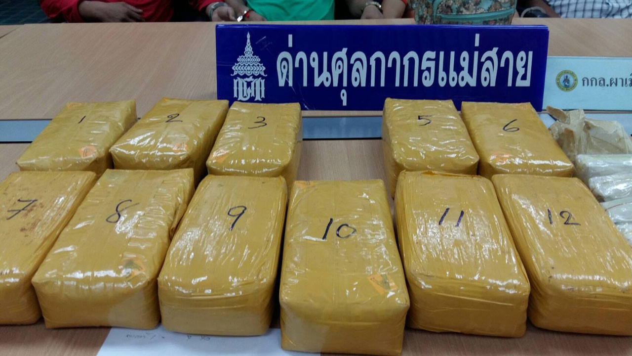 สกัดรถแวนซุกยาบ้า 1.4 แสนเม็ด คนขับอ้างของสาวพม่า ขอติดรถมา ก่อนหนีหาย